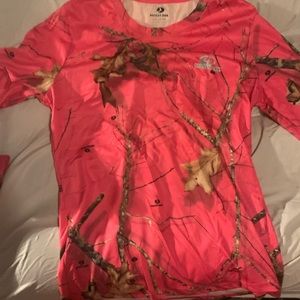 Woman’s pink mossy oak long sleeve size L